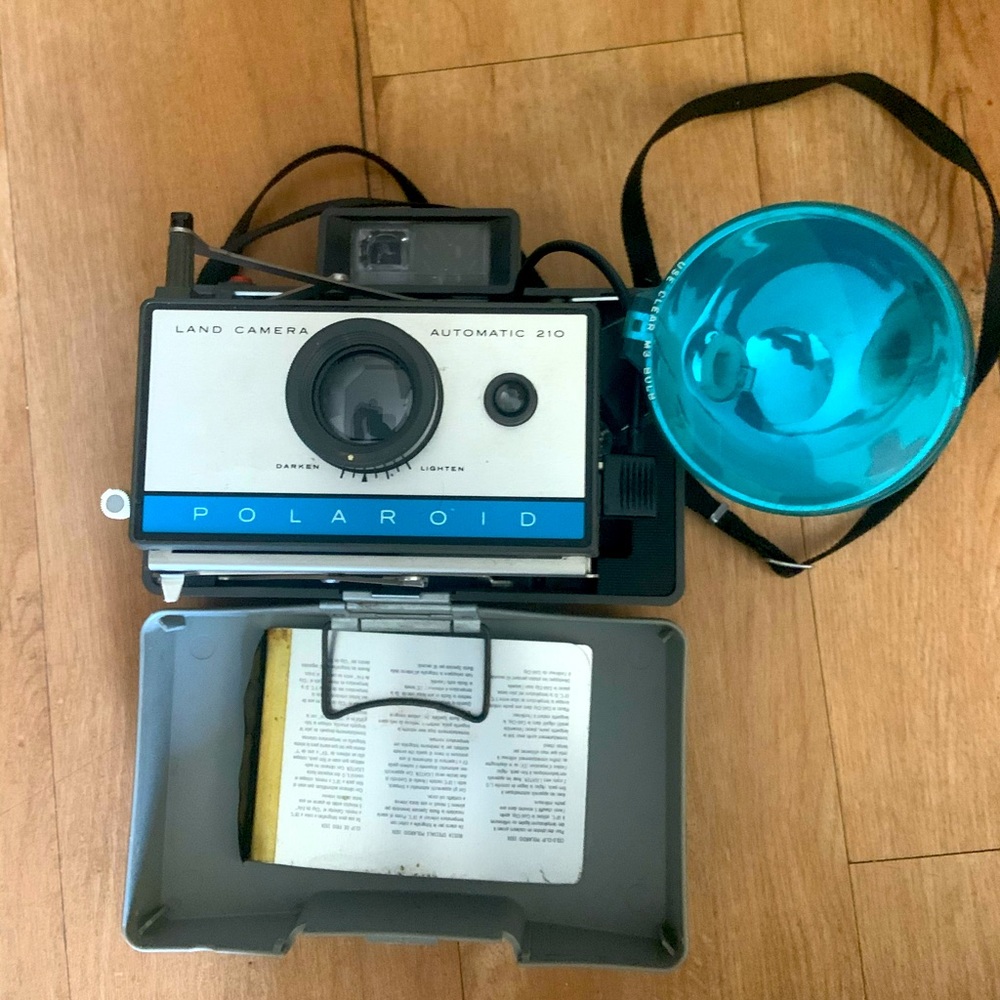 📸 Vintage Polaroid 210 Land Camera + Flashgun 268